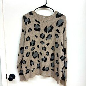 Davi & Dani L Tan Leopard Pullover Sweater